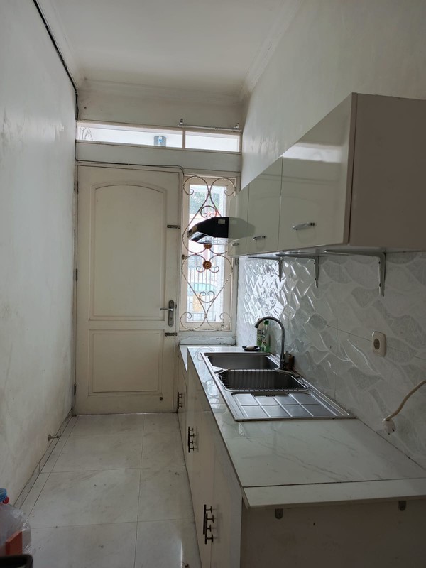 Jual cepat rumah strategis tengah kota di jalan mirah V meruya jakarta barat dki jakarta