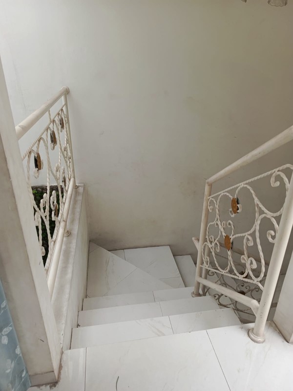 Jual cepat rumah strategis tengah kota di jalan mirah V meruya jakarta barat dki jakarta