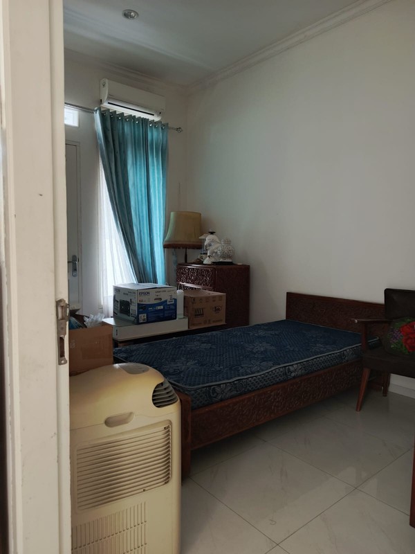 Jual cepat rumah strategis tengah kota di jalan mirah V meruya jakarta barat dki jakarta