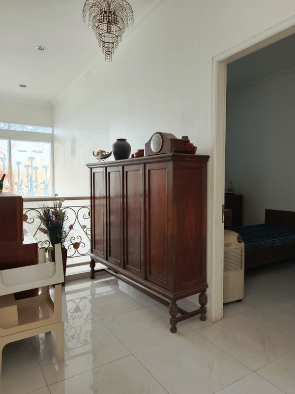 Jual cepat rumah strategis tengah kota di jalan mirah V meruya jakarta barat dki jakarta