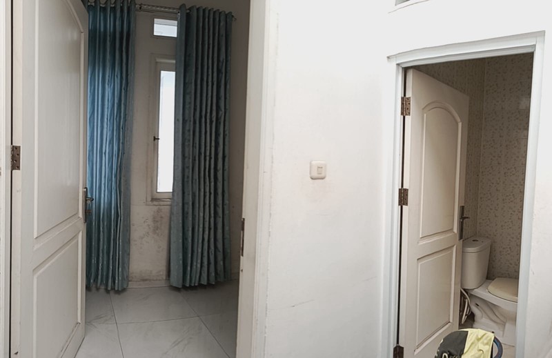 Jual cepat rumah strategis tengah kota di jalan mirah V meruya jakarta barat dki jakarta