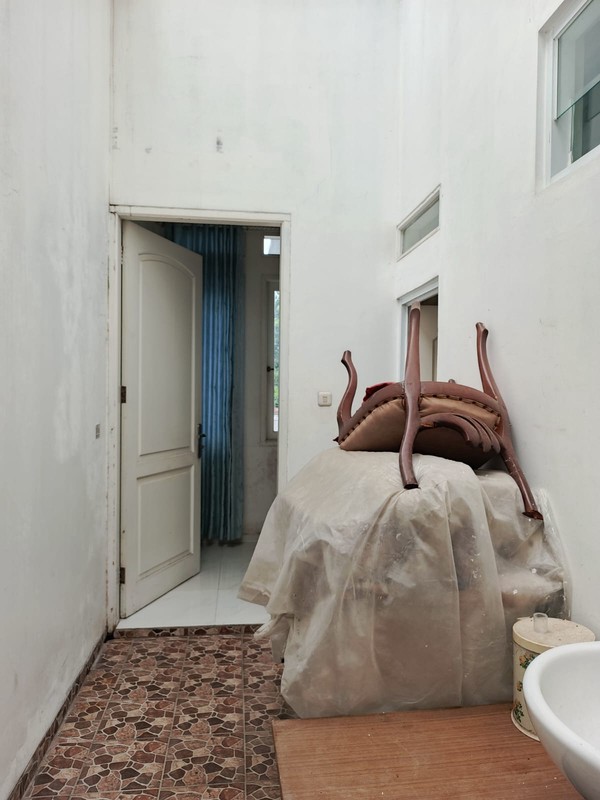 Jual cepat rumah strategis tengah kota di jalan mirah V meruya jakarta barat dki jakarta