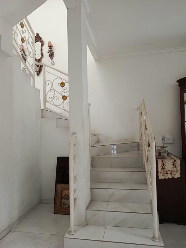 Jual cepat rumah strategis tengah kota di jalan mirah V meruya jakarta barat dki jakarta