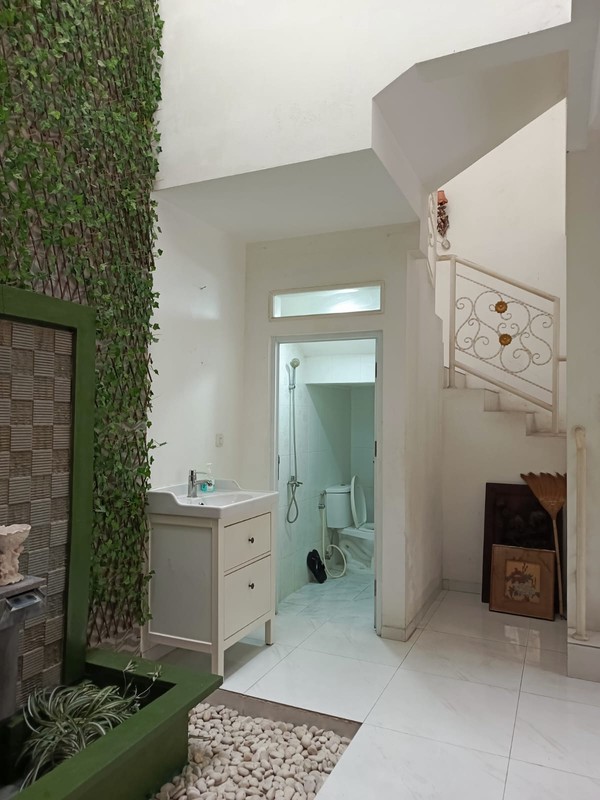 Jual cepat rumah strategis tengah kota di jalan mirah V meruya jakarta barat dki jakarta