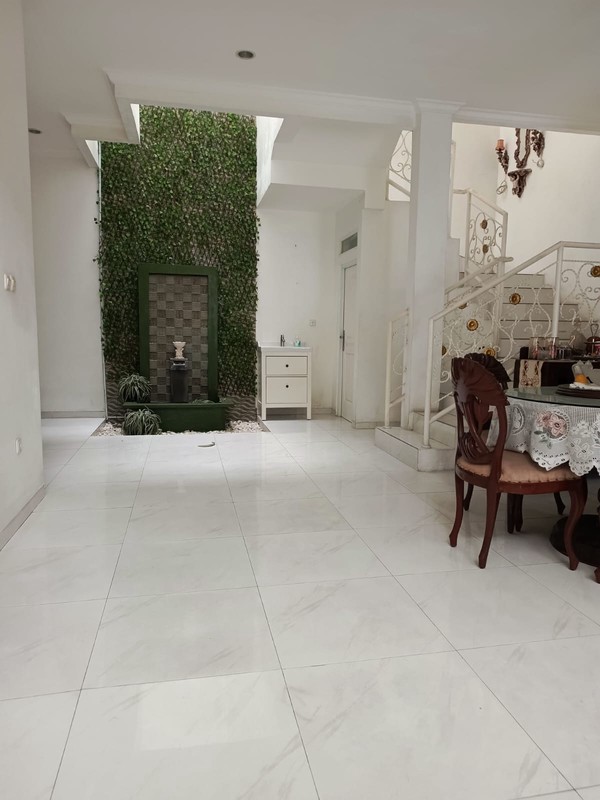 Jual cepat rumah strategis tengah kota di jalan mirah V meruya jakarta barat dki jakarta