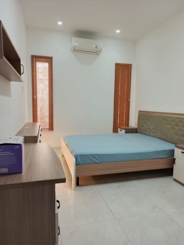 Jual cepat rumah strategis tengah kota di jalan mirah V meruya jakarta barat dki jakarta