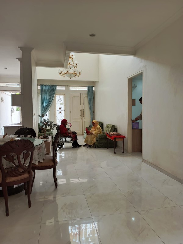 Jual cepat rumah strategis tengah kota di jalan mirah V meruya jakarta barat dki jakarta