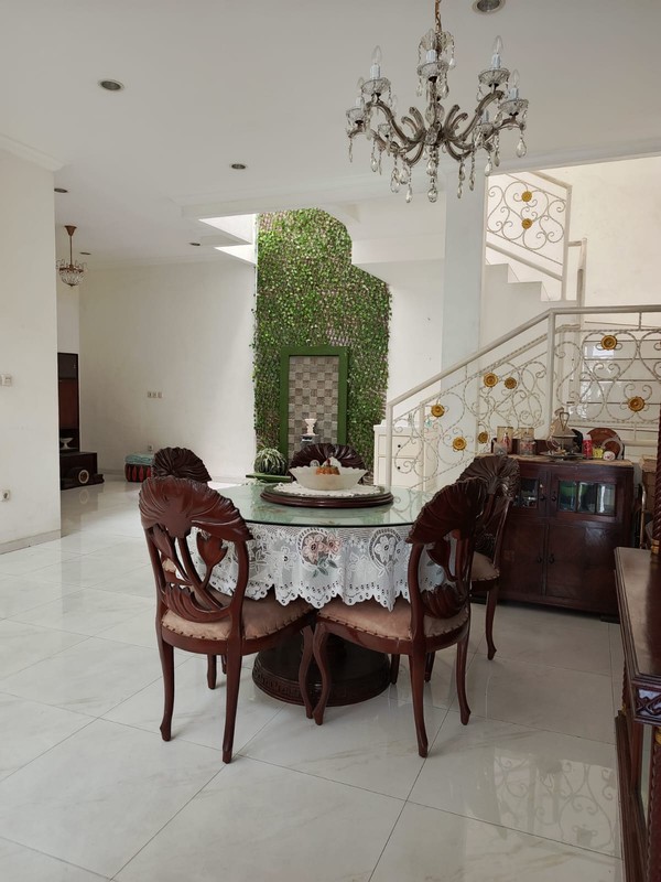 Jual cepat rumah strategis tengah kota di jalan mirah V meruya jakarta barat dki jakarta