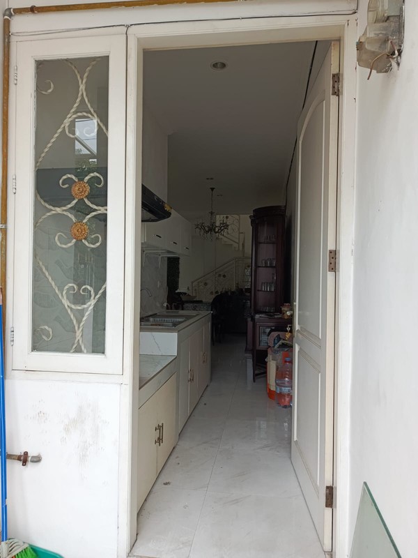 Jual cepat rumah strategis tengah kota di jalan mirah V meruya jakarta barat dki jakarta