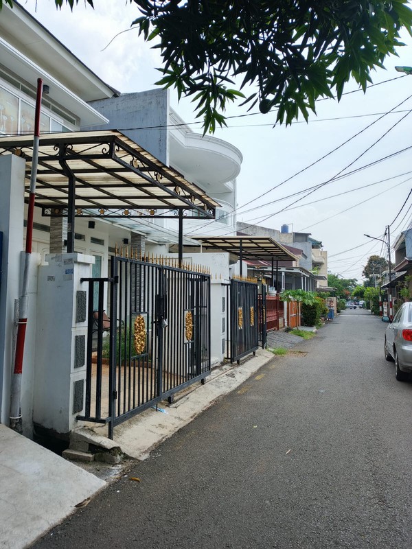 Jual cepat rumah strategis tengah kota di jalan mirah V meruya jakarta barat dki jakarta