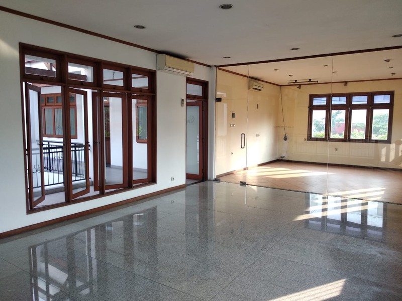 Disewakan Tempat Usaha Raya Jemursari Surabaya - Lokasi Premium untuk Berbagai Usaha