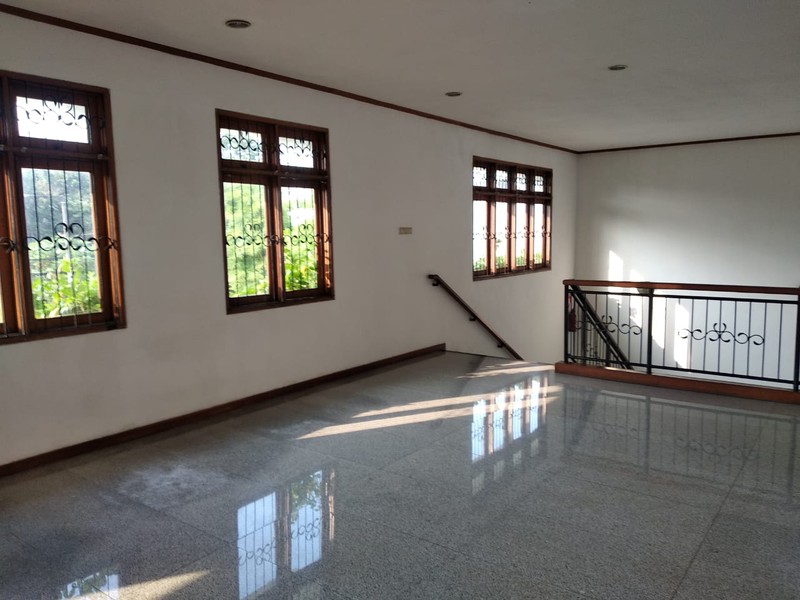 Disewakan Tempat Usaha Raya Jemursari Surabaya - Lokasi Premium untuk Berbagai Usaha