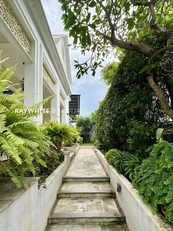 Rumah Kokoh Lingkungan Tenang Area Cipete Selatan