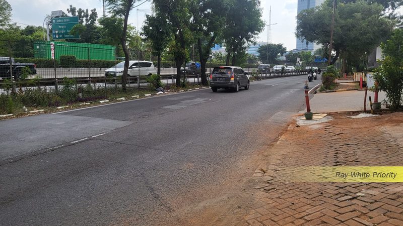 For Sale - Kantor dan Gudang Pinggir Tol Kebon Jeruk Jakarta Barat