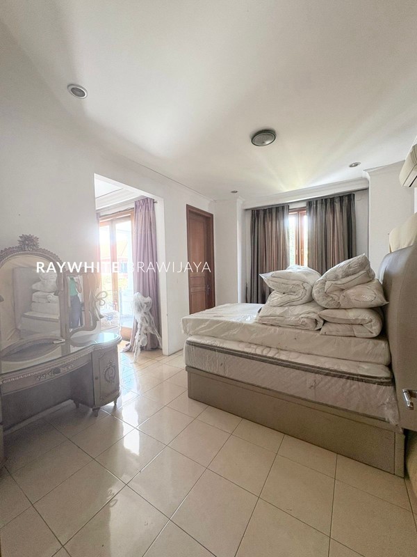 Rumah dalam Komplek Tenang Area Metro Alam Pondok Indah