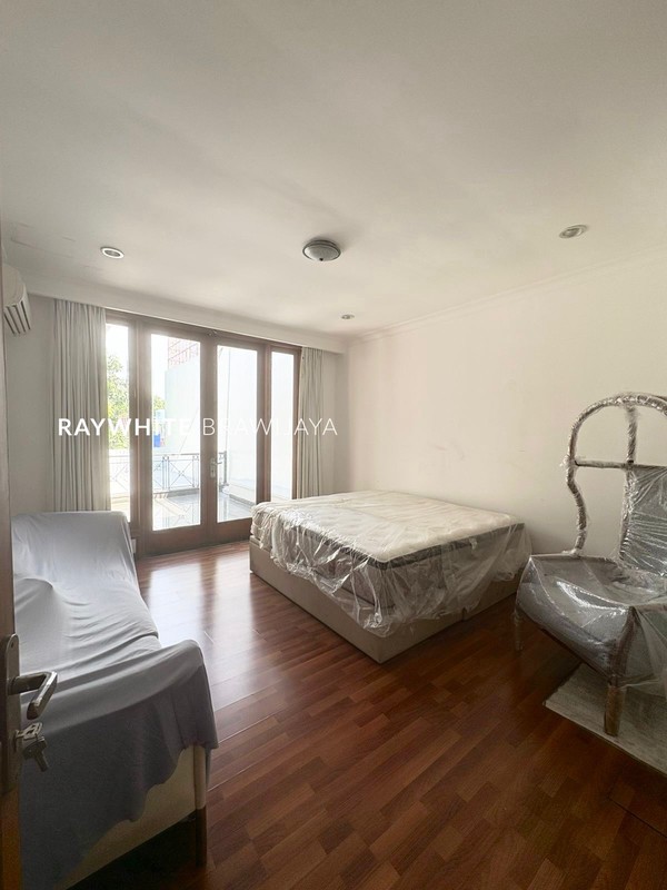 Rumah dalam Komplek Tenang Area Metro Alam Pondok Indah