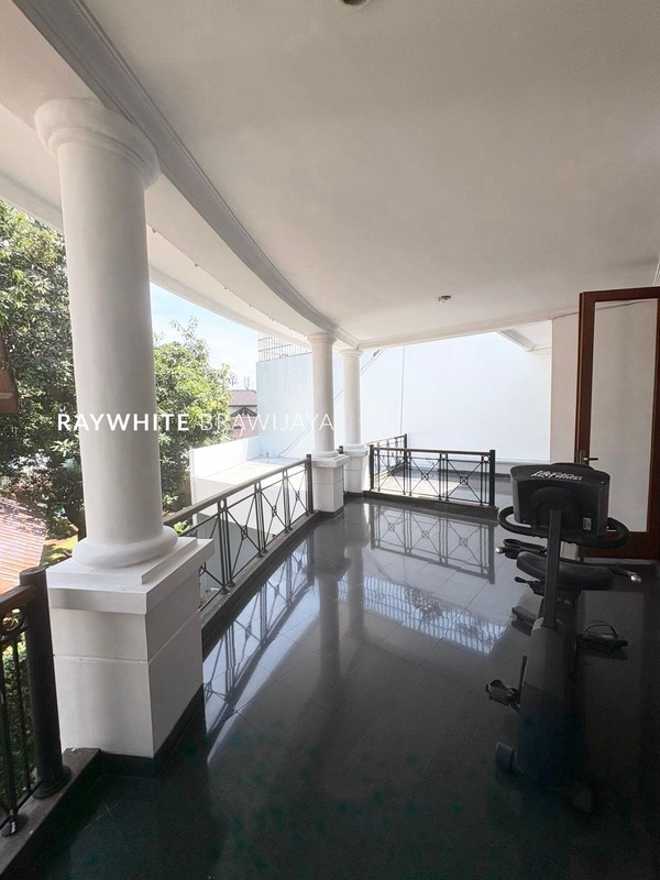 Rumah dalam Komplek Tenang Area Metro Alam Pondok Indah