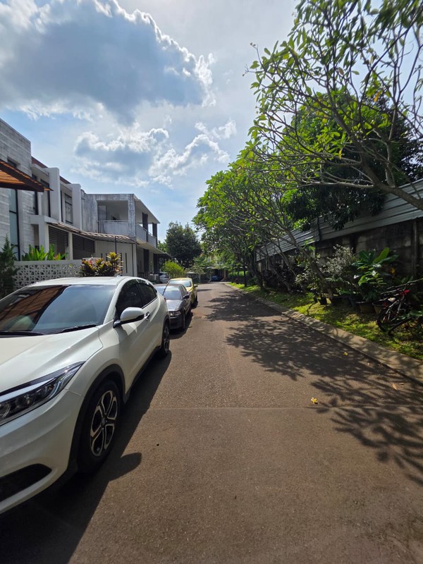 Rumah Bagus Di Emerald Terrace Bintaro Jaya Sektor 9