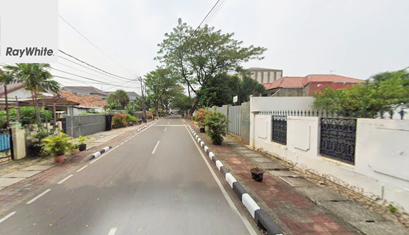 FOR SALE Rumahtua Area Komersial Bisa Dibangun 6 Lantai - Cikini Jakarta Pusat