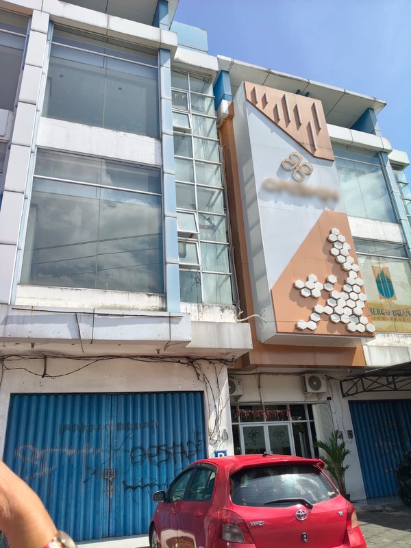 Disewakan Ruko Strategis 3 Lantai di Ringroad Utara Yogyakarta - Cocok untuk Bisnis