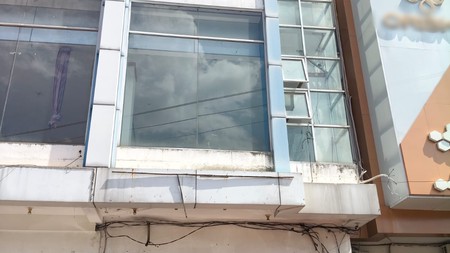 Disewakan Ruko Strategis 3 Lantai di Ringroad Utara Yogyakarta - Cocok untuk Bisnis