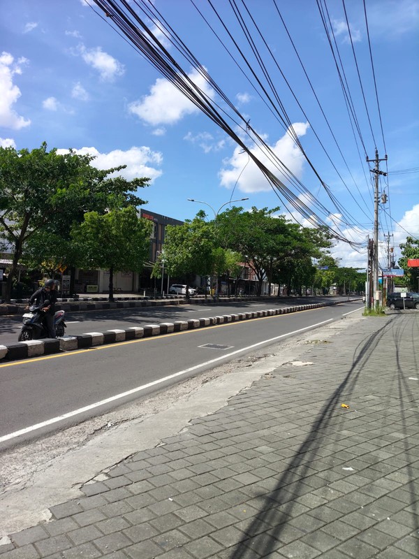 Disewakan Ruko Strategis 3 Lantai di Ringroad Utara Yogyakarta - Cocok untuk Bisnis