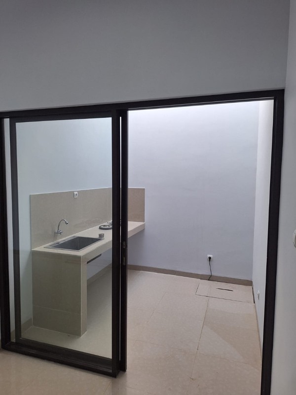 Rumah Baru 2 Lantai. Minimalis Model Scandinavian. Bebas Banjir di E Lagoon, Serua Indah, Ciputat