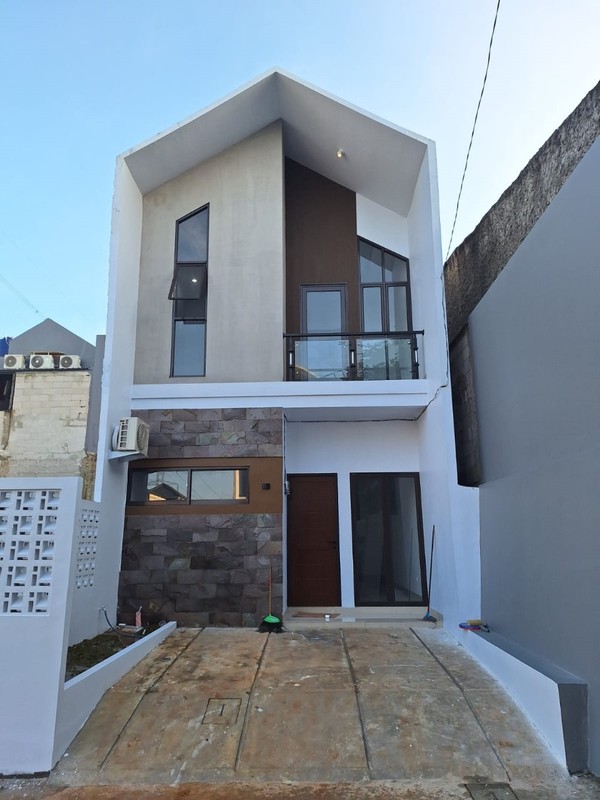 Rumah Baru 2 Lantai. Minimalis Model Scandinavian. Bebas Banjir di E Lagoon, Serua Indah, Ciputat