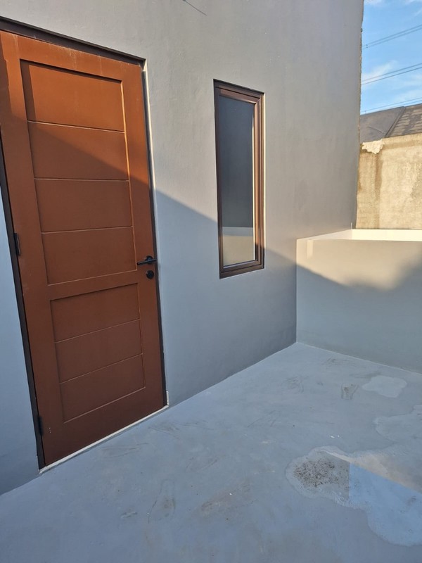 Rumah Baru 2 Lantai. Minimalis Model Scandinavian. Bebas Banjir di E Lagoon, Serua Indah, Ciputat