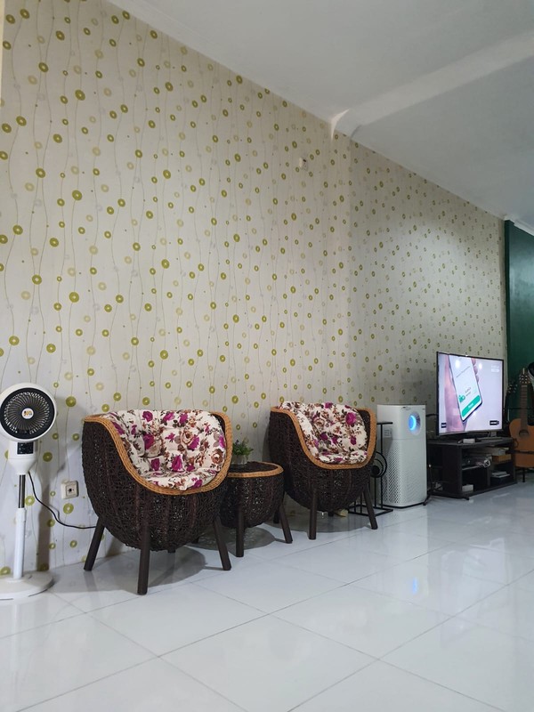 dijual cepat rumah strategis siap huni di taman chrysant 2 kencana loka bsd city, shm pembayaran bisa kpr