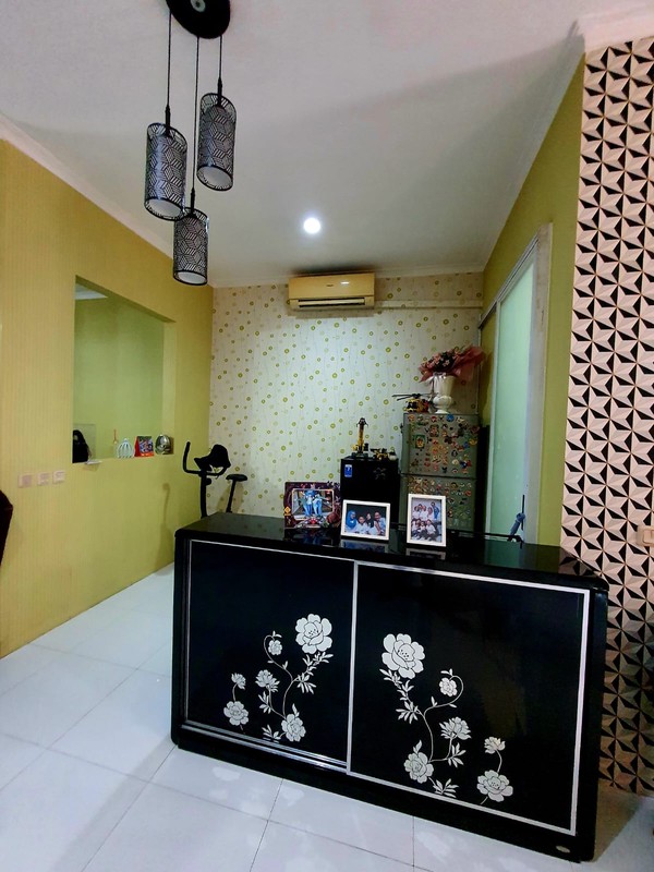 dijual cepat rumah strategis siap huni di taman chrysant 2 kencana loka bsd city, shm pembayaran bisa kpr