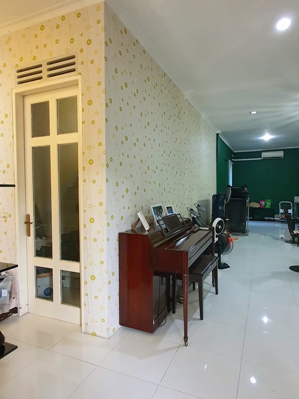 dijual cepat rumah strategis siap huni di taman chrysant 2 kencana loka bsd city, shm pembayaran bisa kpr