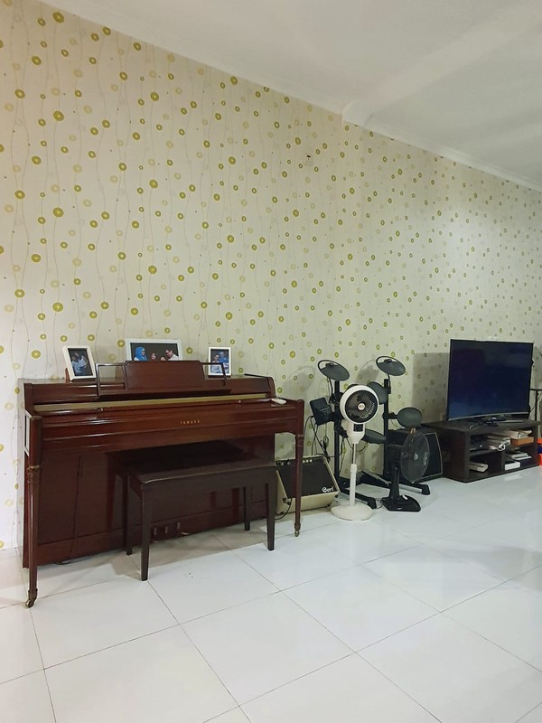 dijual cepat rumah strategis siap huni di taman chrysant 2 kencana loka bsd city, shm pembayaran bisa kpr