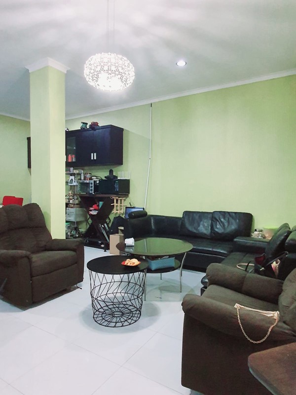 dijual cepat rumah strategis siap huni di taman chrysant 2 kencana loka bsd city, shm pembayaran bisa kpr