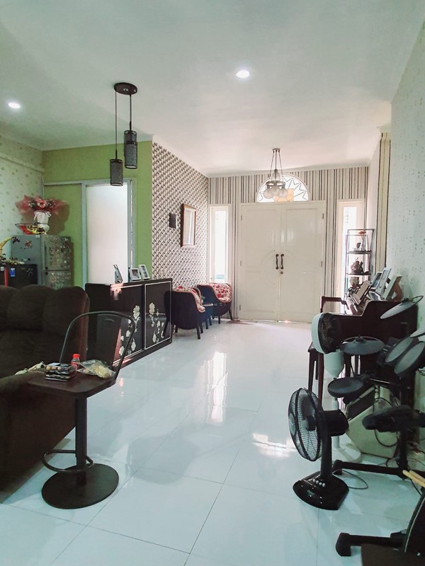 dijual cepat rumah strategis siap huni di taman chrysant 2 kencana loka bsd city, shm pembayaran bisa kpr