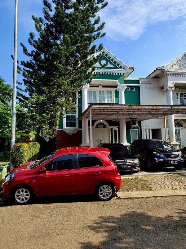 dijual cepat rumah strategis siap huni di taman chrysant 2 kencana loka bsd city, shm pembayaran bisa kpr