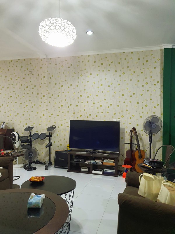 dijual cepat rumah strategis siap huni di taman chrysant 2 kencana loka bsd city, shm pembayaran bisa kpr