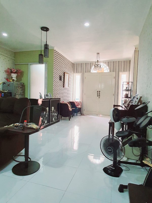 dijual cepat rumah strategis siap huni di taman chrysant 2 kencana loka bsd city, shm pembayaran bisa kpr