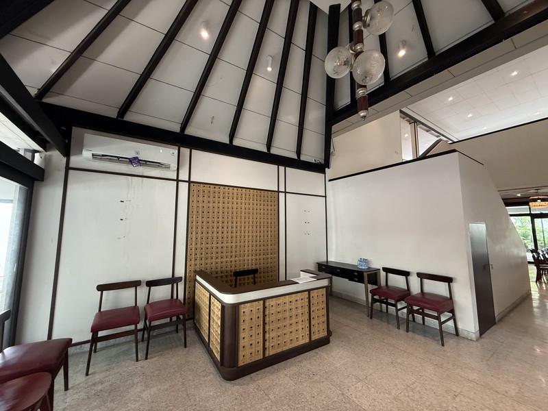 BANGUNAN EX RESTO DI JAKARTA PUSAT TEPAT DI SEBELAH GRAND INDONESIA