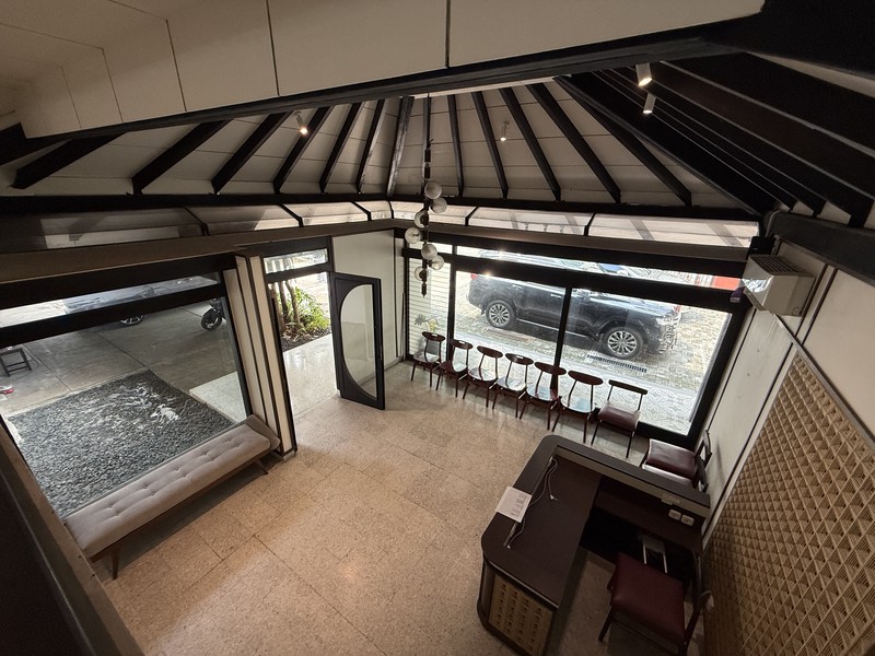 BANGUNAN EX RESTO DI JAKARTA PUSAT TEPAT DI SEBELAH GRAND INDONESIA