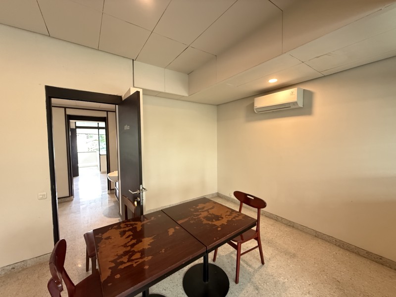 BANGUNAN EX RESTO DI JAKARTA PUSAT TEPAT DI SEBELAH GRAND INDONESIA