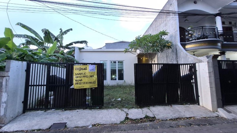 Rumah dengan Halaman Luas Di Tanjung 27 Jakarta Selatan