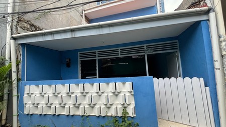 Rumah sudah Renovasi 2 Lantai di Belakang Mall Kota Kasablanka