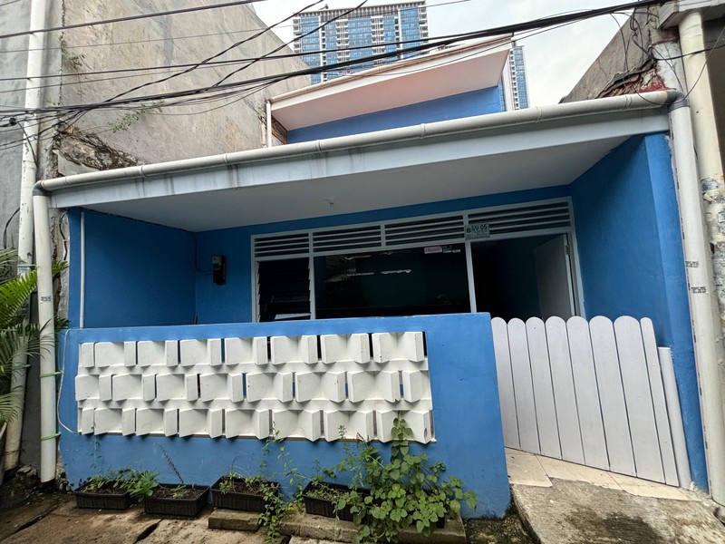 Rumah sudah Renovasi 2 Lantai di Belakang Mall Kota Kasablanka