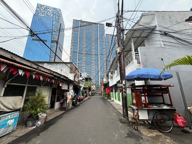 Rumah sudah Renovasi 2 Lantai di Belakang Mall Kota Kasablanka