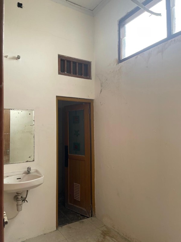 Disewakan Ruko Strategis 3 Lantai di Ringroad Utara Yogyakarta - Cocok untuk Bisnis