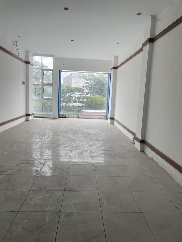 Disewakan Ruko Strategis 3 Lantai di Ringroad Utara Yogyakarta - Cocok untuk Bisnis