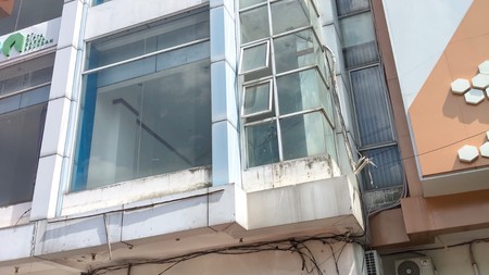 Disewakan Ruko Strategis 3 Lantai di Ringroad Utara Yogyakarta - Cocok untuk Bisnis