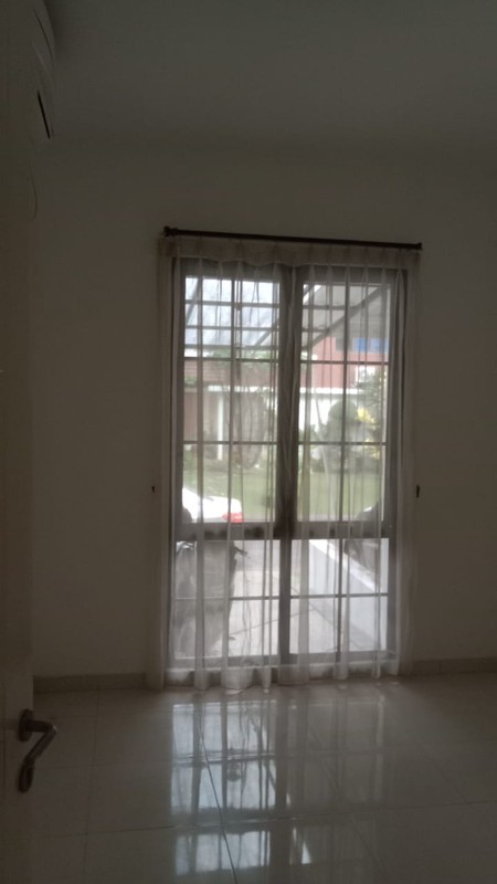 Rumah Bagus,lingkungan bersih,akses jalan utama di Bintaro Jaya 