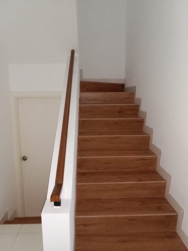 Rumah Bagus,lingkungan bersih,akses jalan utama di Bintaro Jaya 